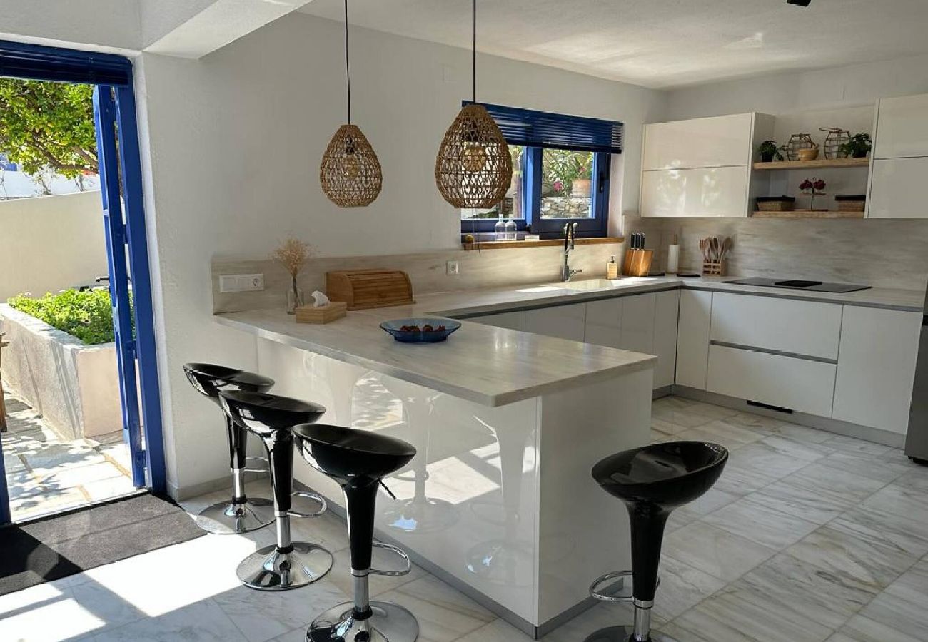 Villa in Skiathos - fantastic 4 bedroomed villa with pool and sea view 