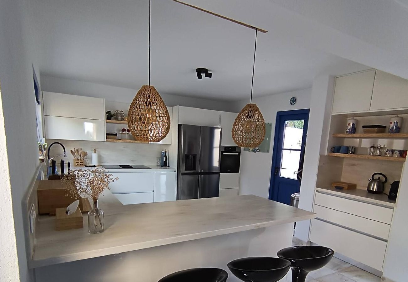 Villa in Skiathos - fantastic 4 bedroomed villa with pool and sea view 