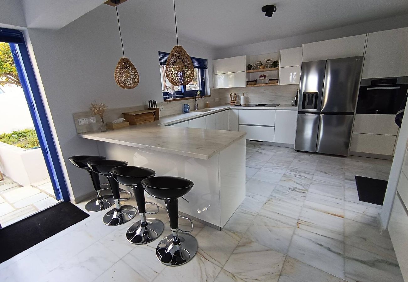 Villa in Skiathos - fantastic 4 bedroomed villa with pool and sea view 
