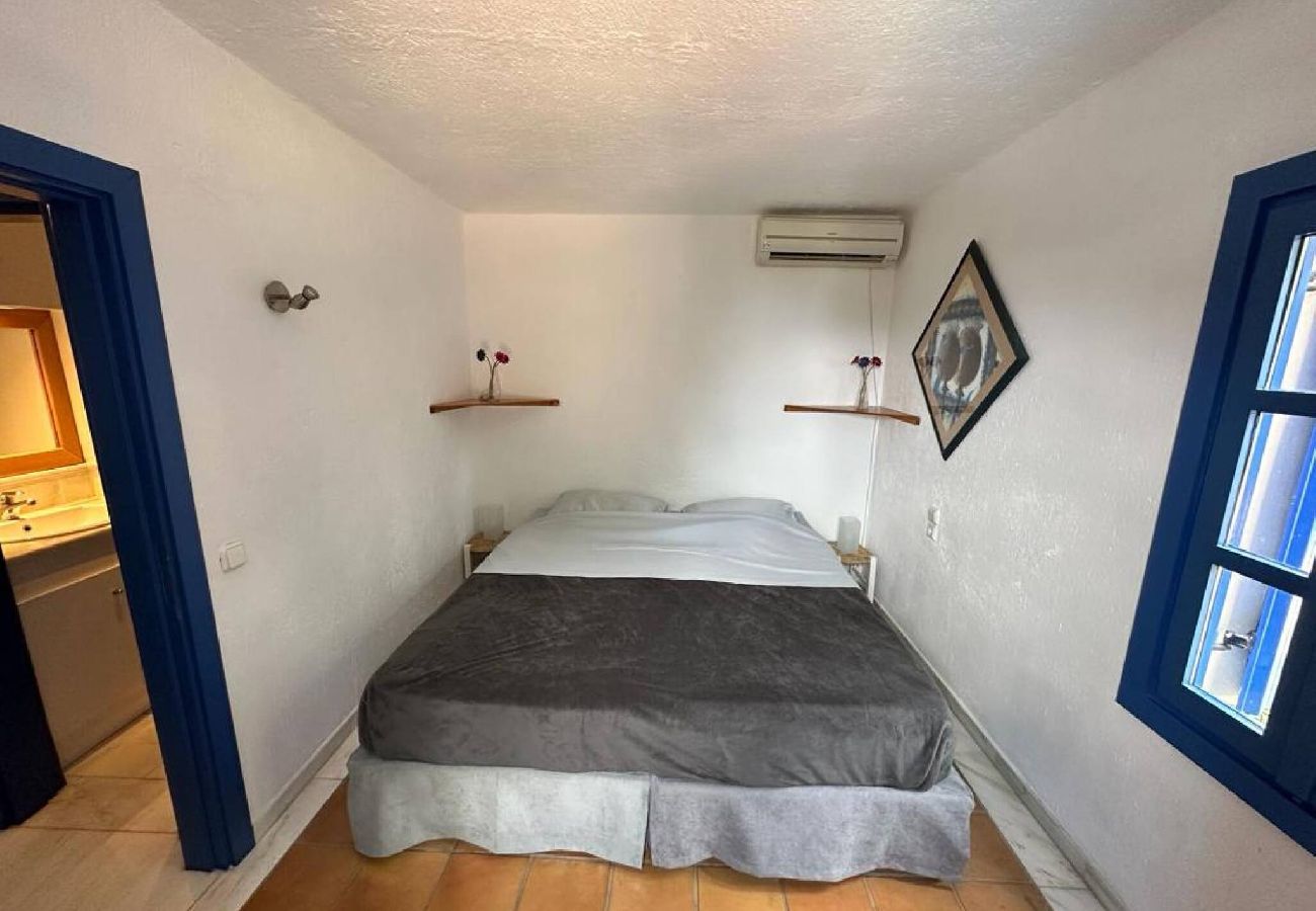 Villa in Skiathos - fantastic 4 bedroomed villa with pool and sea view 