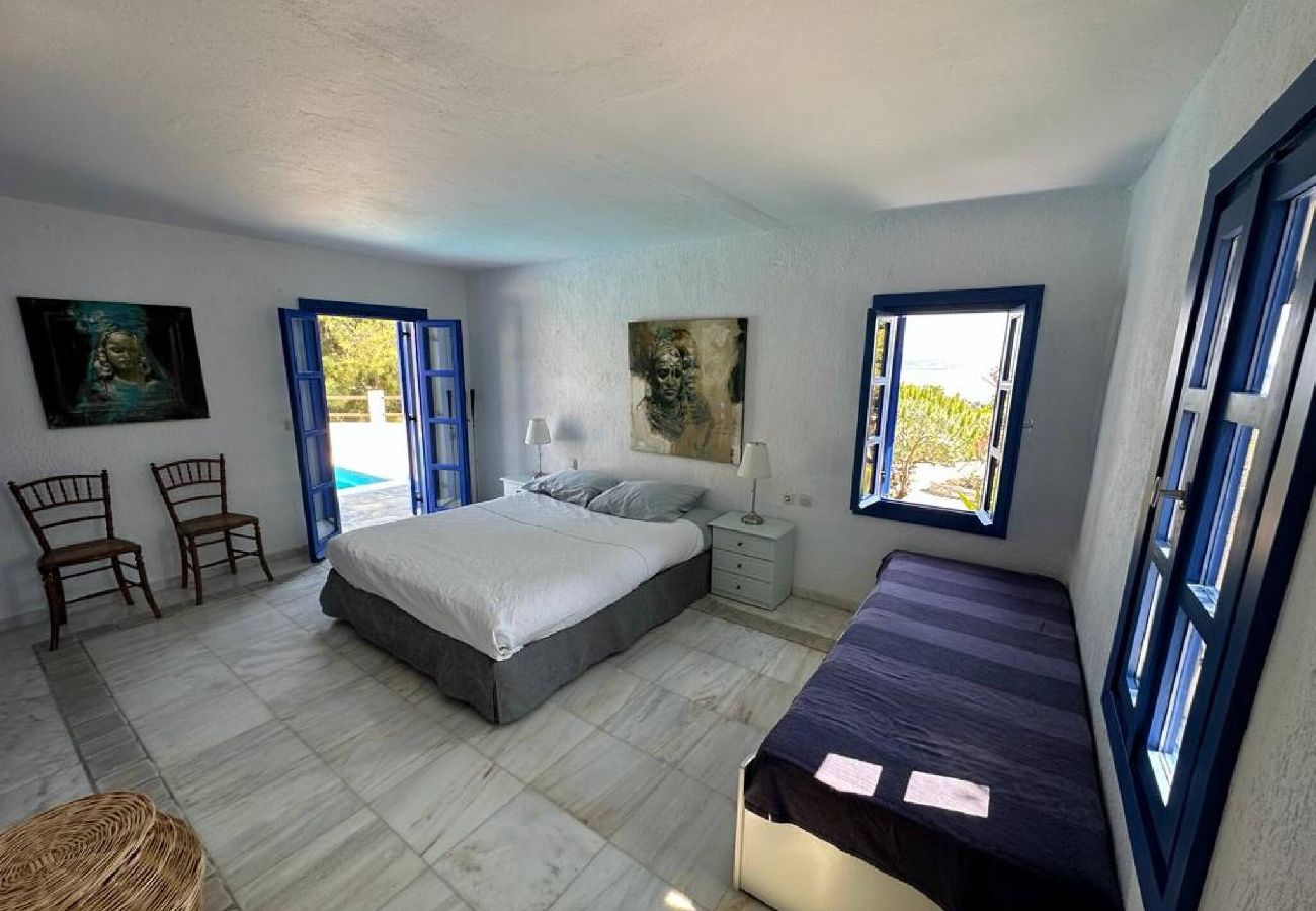 Villa in Skiathos - fantastic 4 bedroomed villa with pool and sea view 