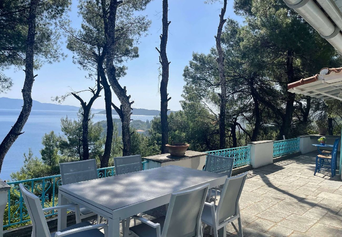 Villa in Skiathos - SuperNova, glorious villa for 10 near beach 