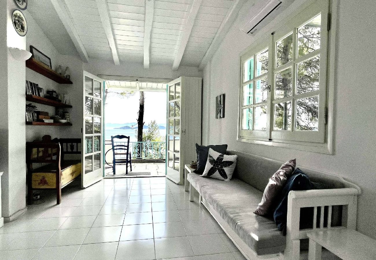 Villa in Skiathos - SuperNova, glorious villa for 10 near beach 
