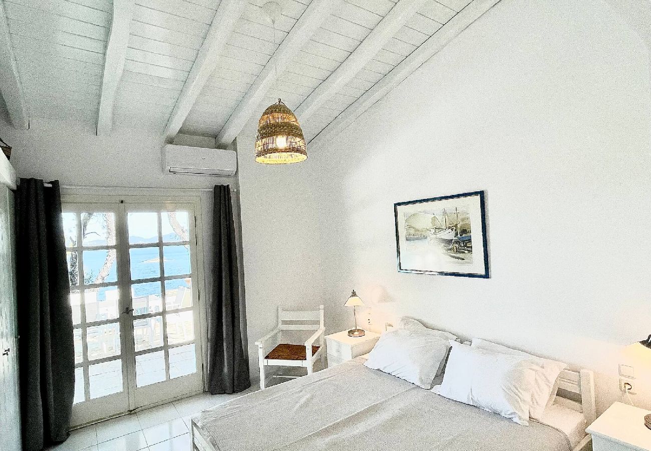 Villa in Skiathos - SuperNova, glorious villa for 10 near beach 