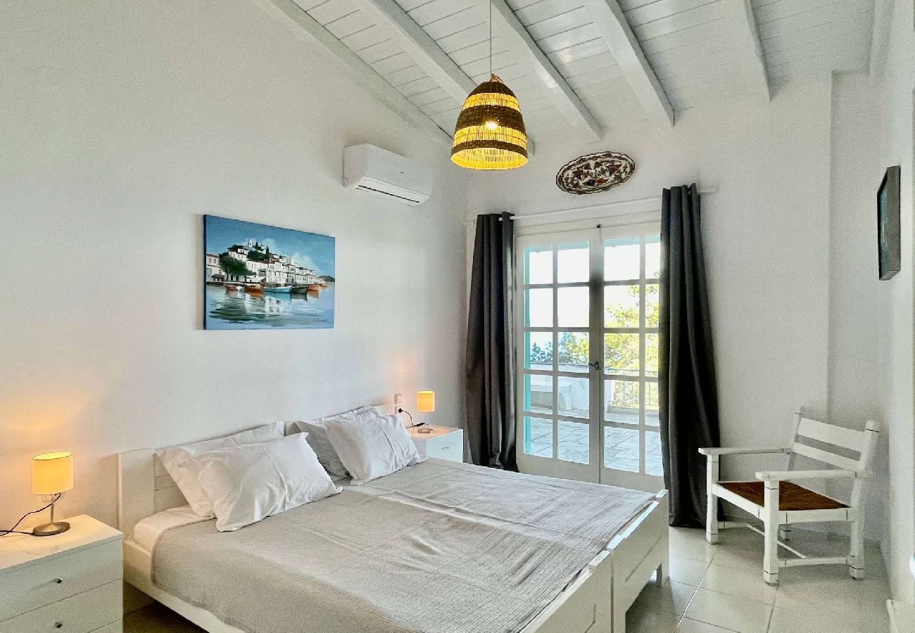 Villa in Skiathos - SuperNova, glorious villa for 10 near beach 