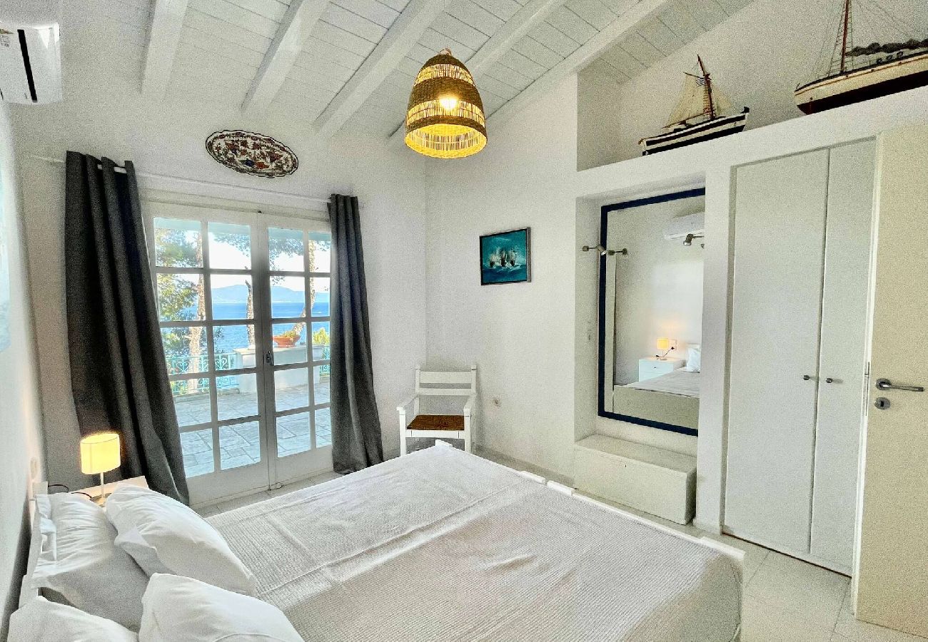 Villa in Skiathos - SuperNova, glorious villa for 10 near beach 