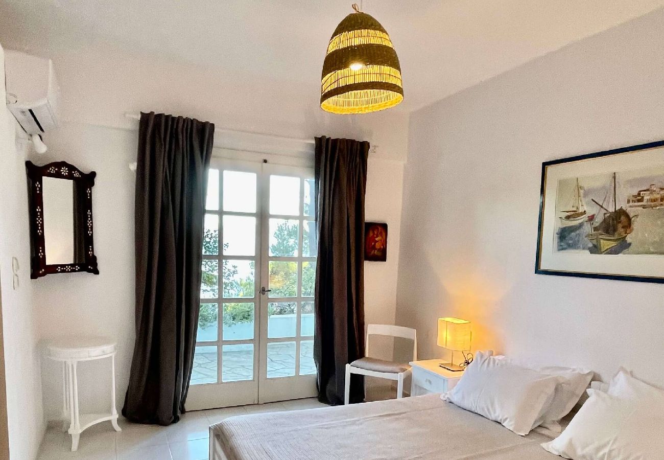 Villa in Skiathos - SuperNova, glorious villa for 10 near beach 