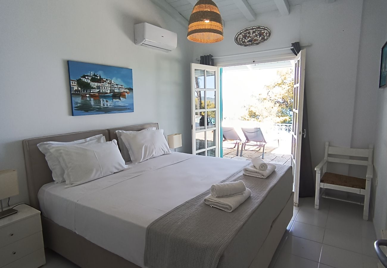 Villa in Skiathos - SuperNova, glorious villa for 10 near beach 