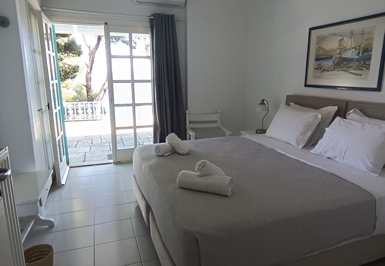 Villa in Skiathos - SuperNova, glorious villa for 10 near beach 