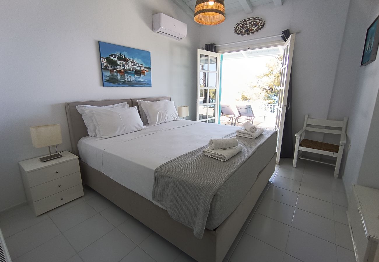 Villa in Skiathos - SuperNova, glorious villa for 10 near beach 