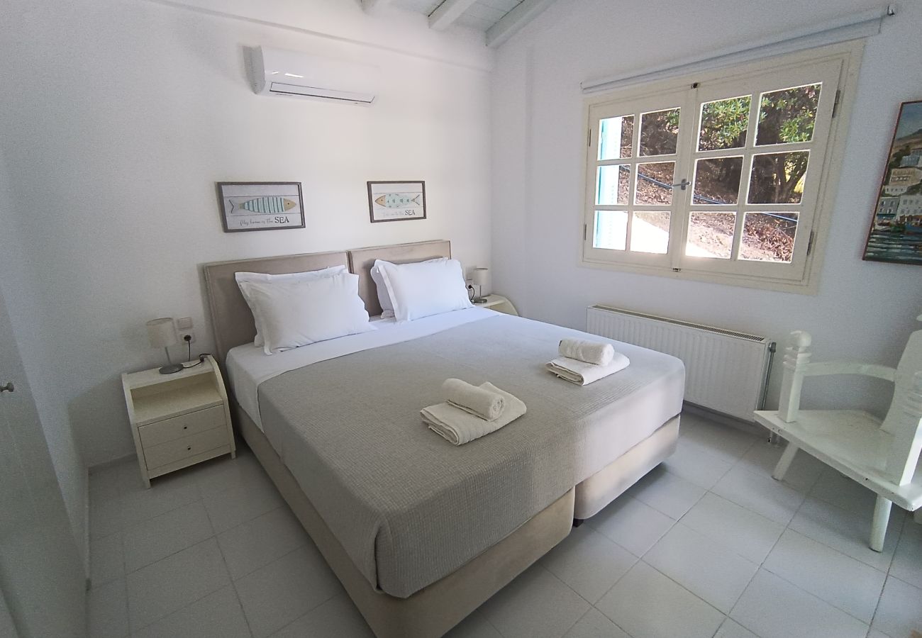 Villa in Skiathos - SuperNova, glorious villa for 10 near beach 