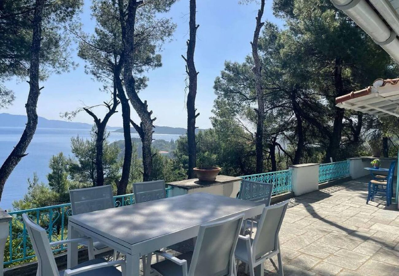 Villa in Skiathos - Villa Nova 1  for six under the trees of Kanapitsa with sea views