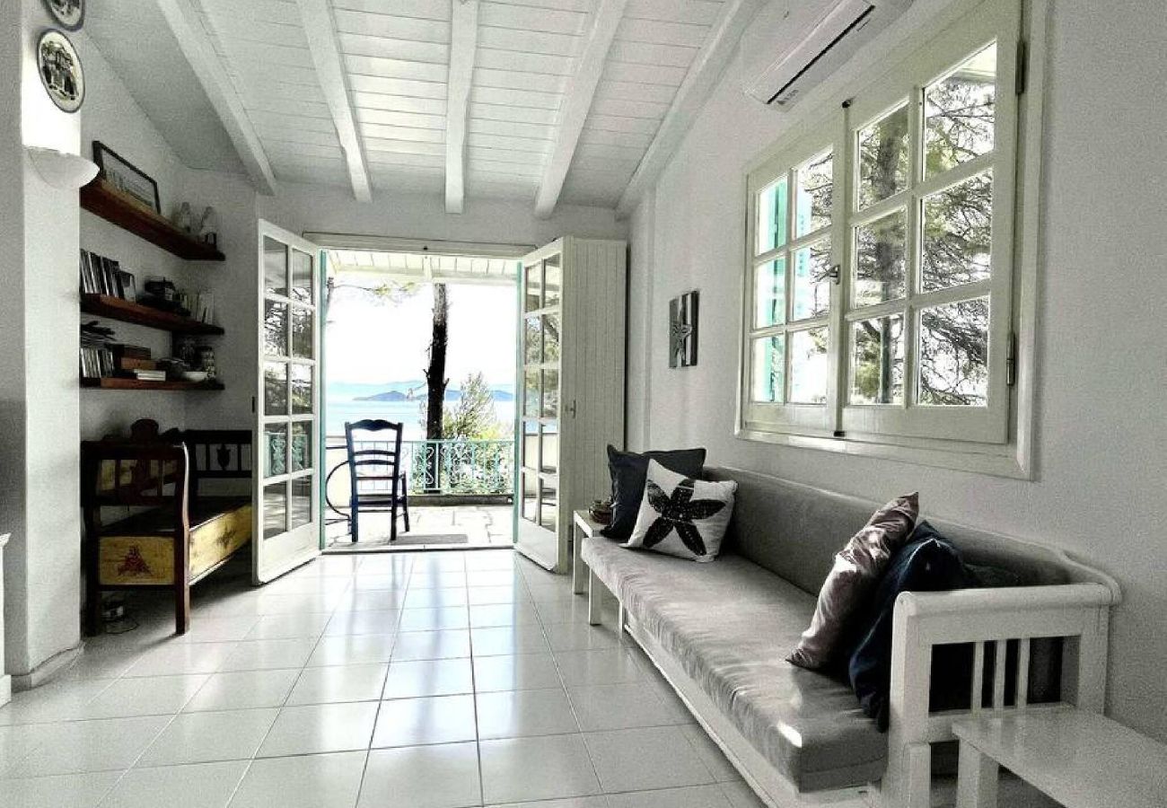 Villa in Skiathos - Villa Nova 1  for six under the trees of Kanapitsa with sea views