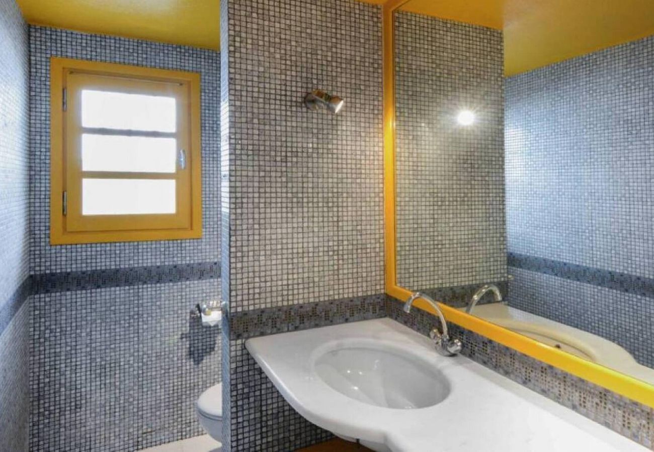 Villa in Skiathos - Villa Nova 1  for six under the trees of Kanapitsa with sea views