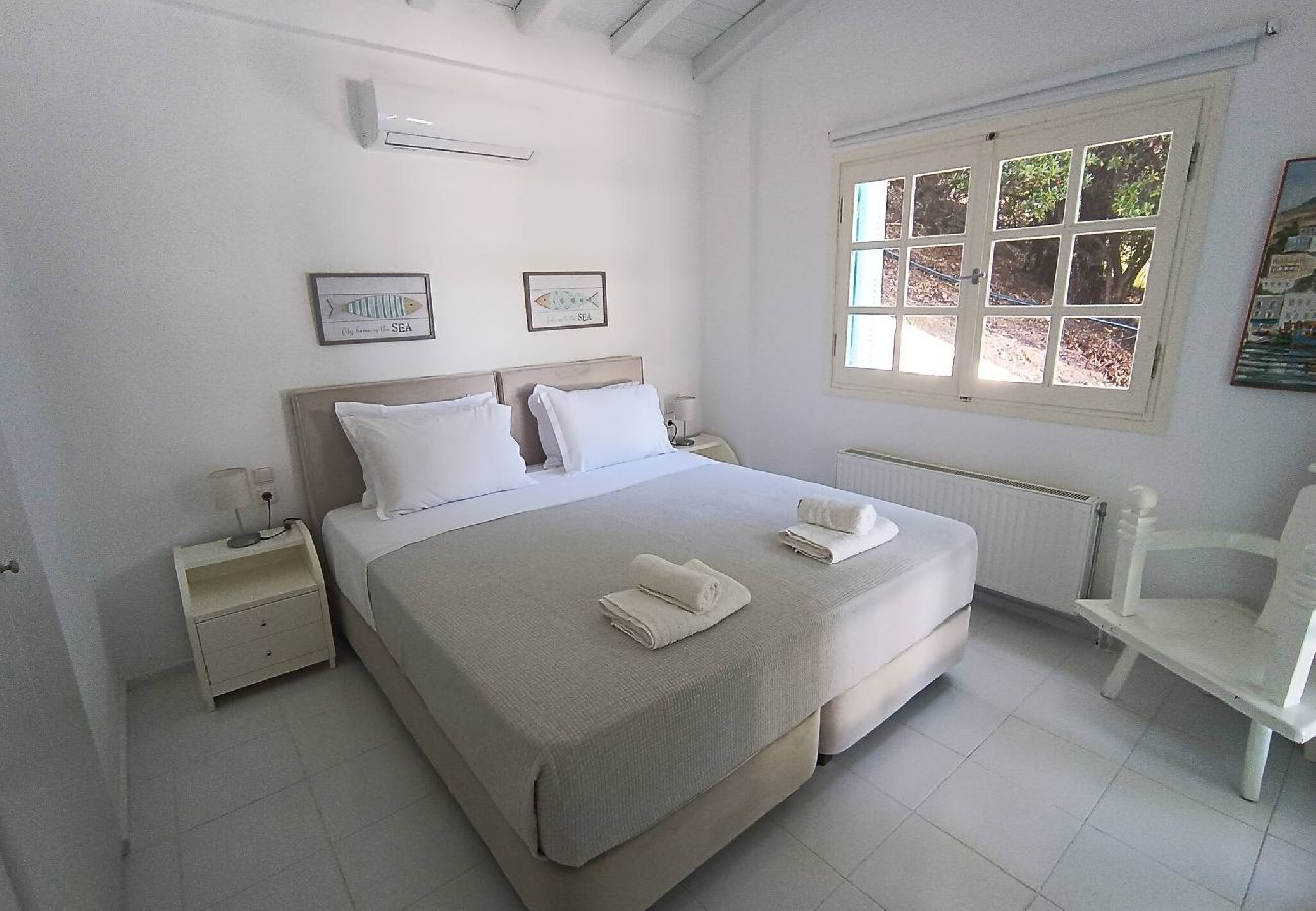 Villa in Skiathos - Villa Nova 1  for six under the trees of Kanapitsa with sea views