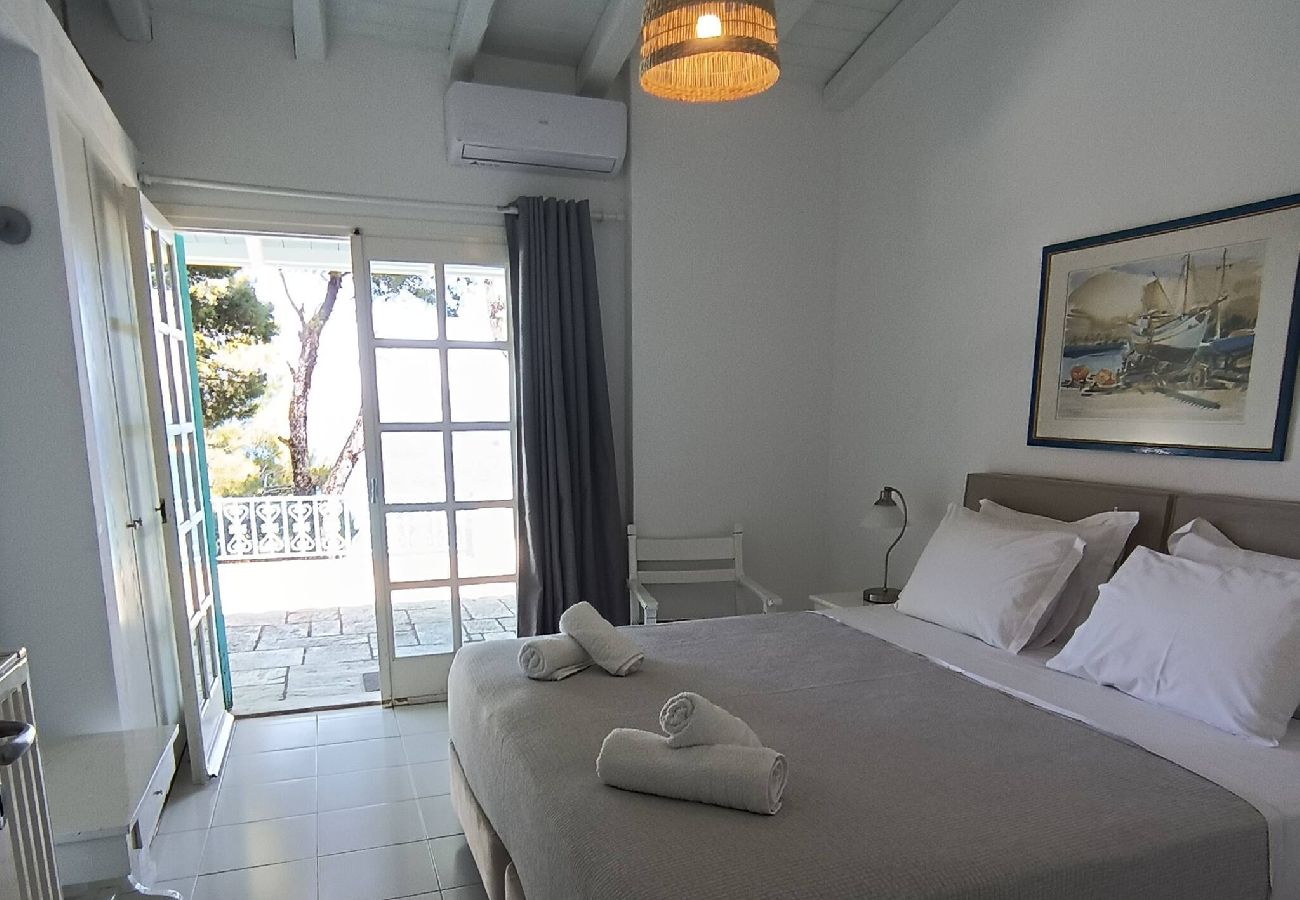 Villa in Skiathos - Villa Nova 1  for six under the trees of Kanapitsa with sea views
