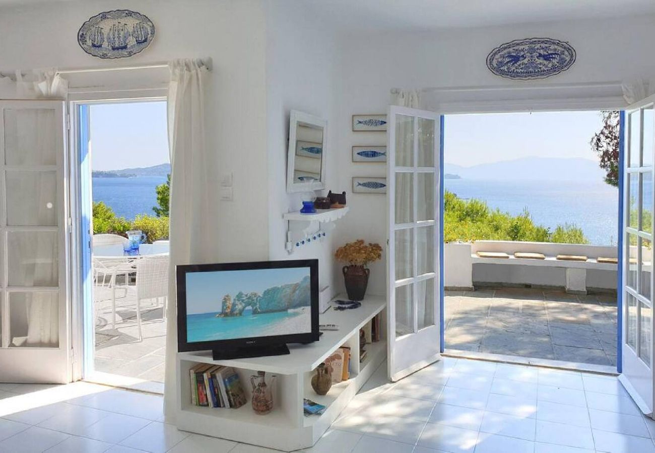 Villa in Skiathos - Villa Kochili  sea views and space for 6 guests 