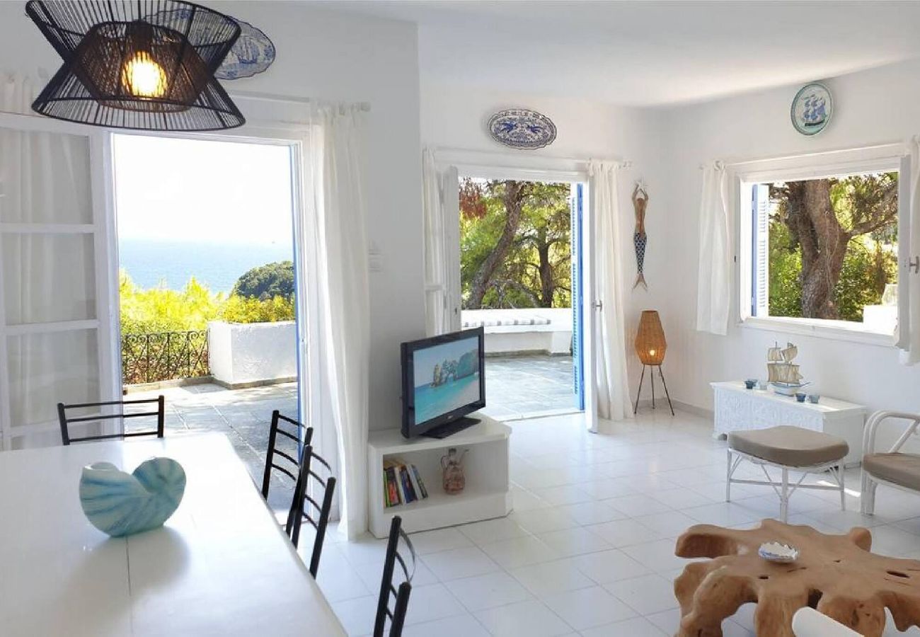 Villa in Skiathos - Villa Kochili  sea views and space for 6 guests 