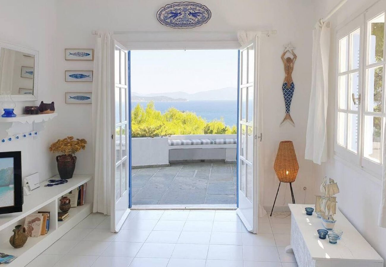 Villa in Skiathos - Villa Kochili  sea views and space for 6 guests 