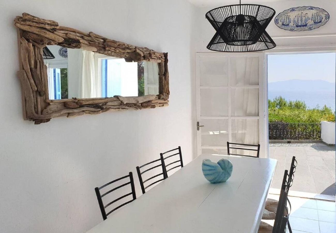 Villa in Skiathos - Villa Kochili  sea views and space for 6 guests 