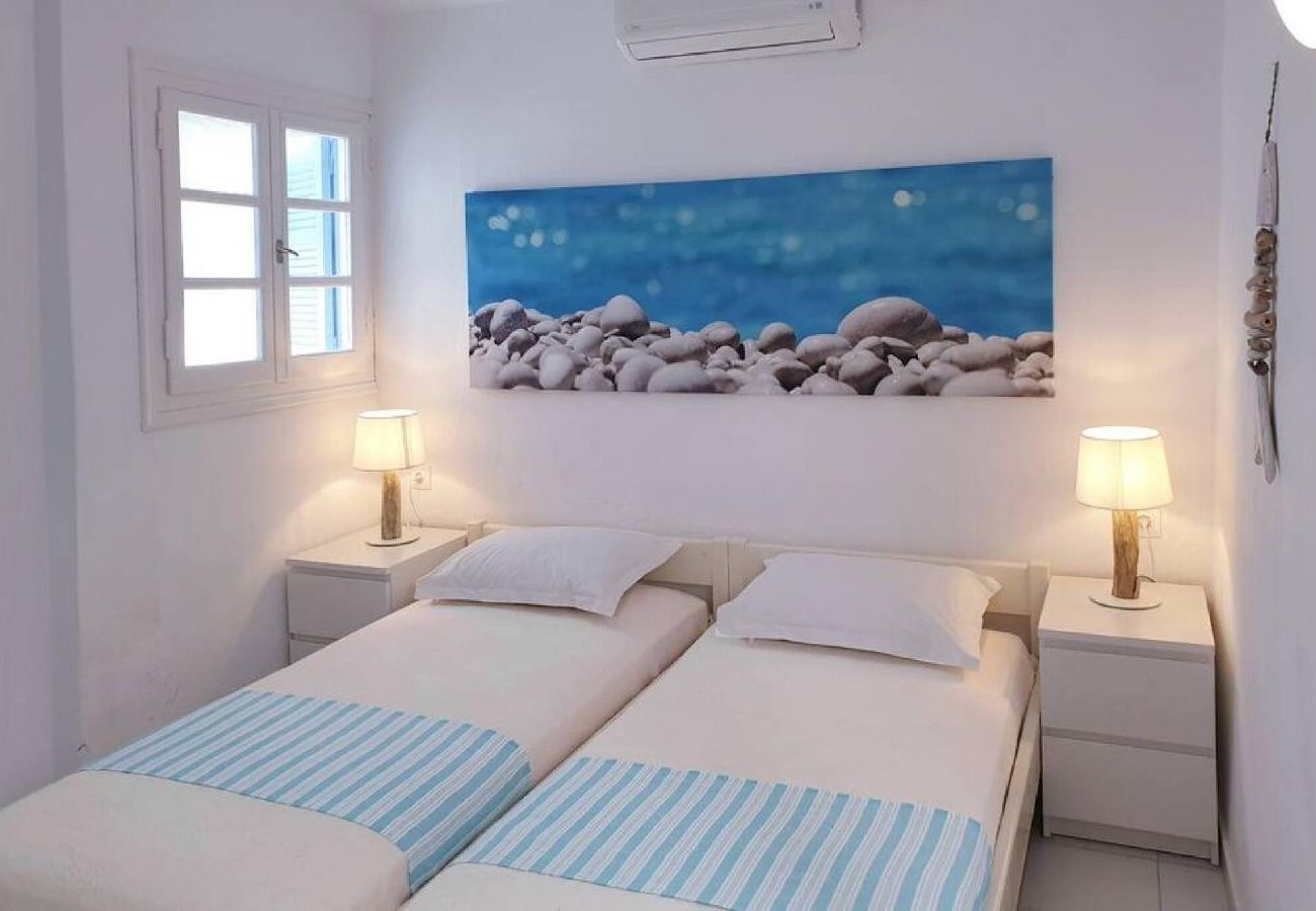 Villa in Skiathos - Villa Kochili  sea views and space for 6 guests 