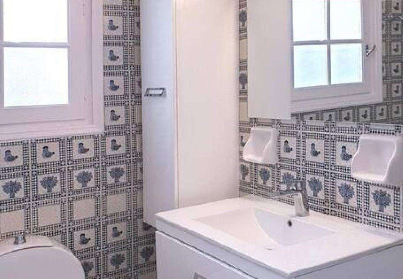 Villa in Skiathos - Villa Kochili  sea views and space for 6 guests 