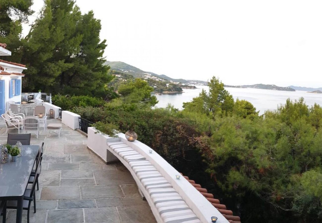 Villa in Skiathos - Villa Kochili  sea views and space for 6 guests 