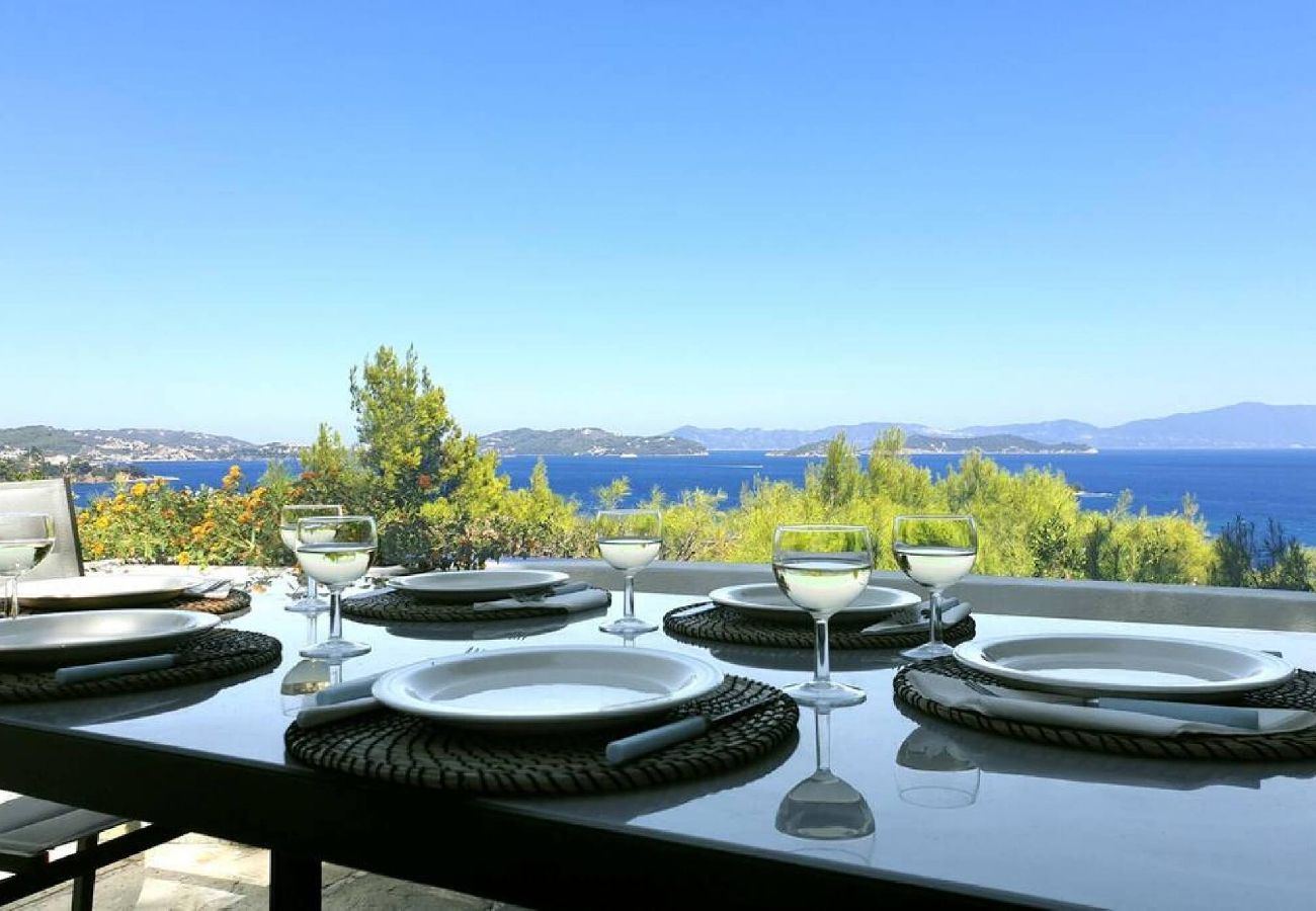 Villa in Skiathos - Villa Kochili  sea views and space for 6 guests 