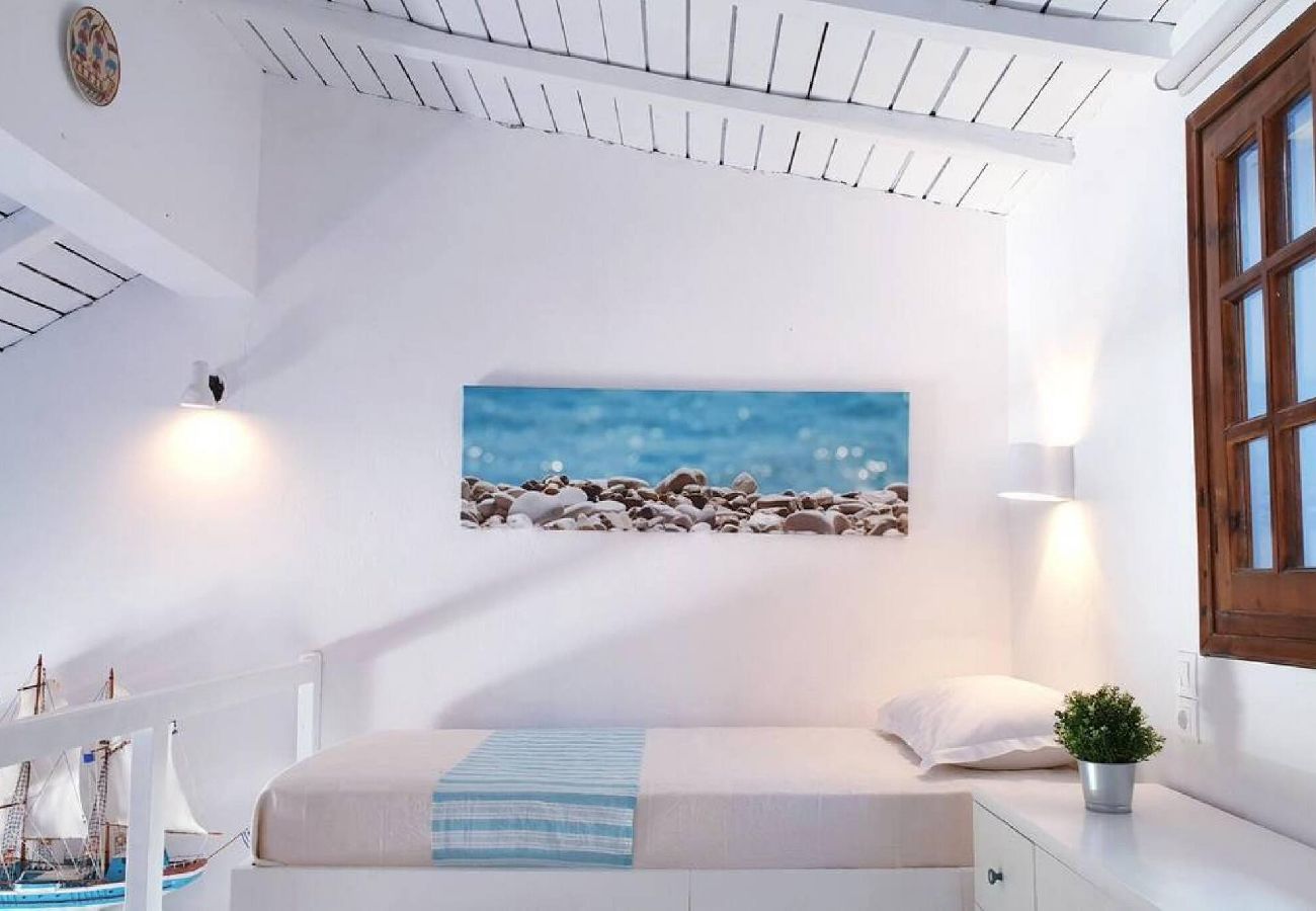 Villa in Skiathos - Villa Kochili  sea views and space for 6 guests 