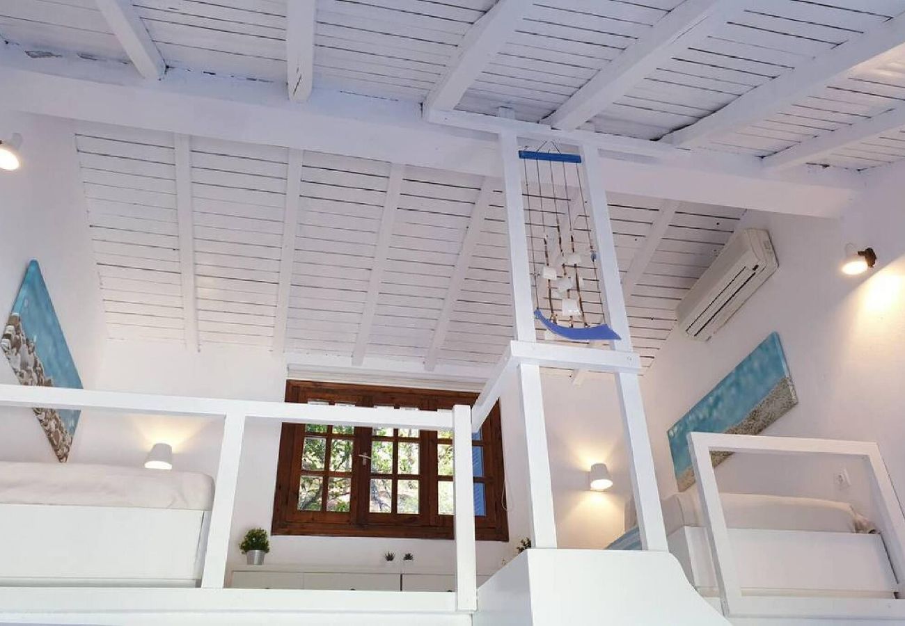 Villa in Skiathos - Villa Kochili  sea views and space for 6 guests 