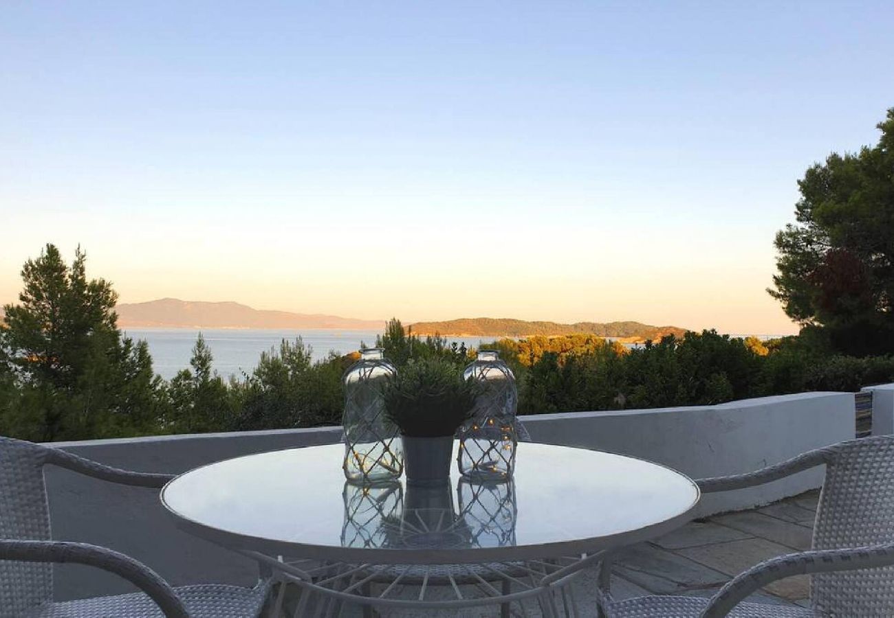 Villa in Skiathos - Villa Kochili  sea views and space for 6 guests 