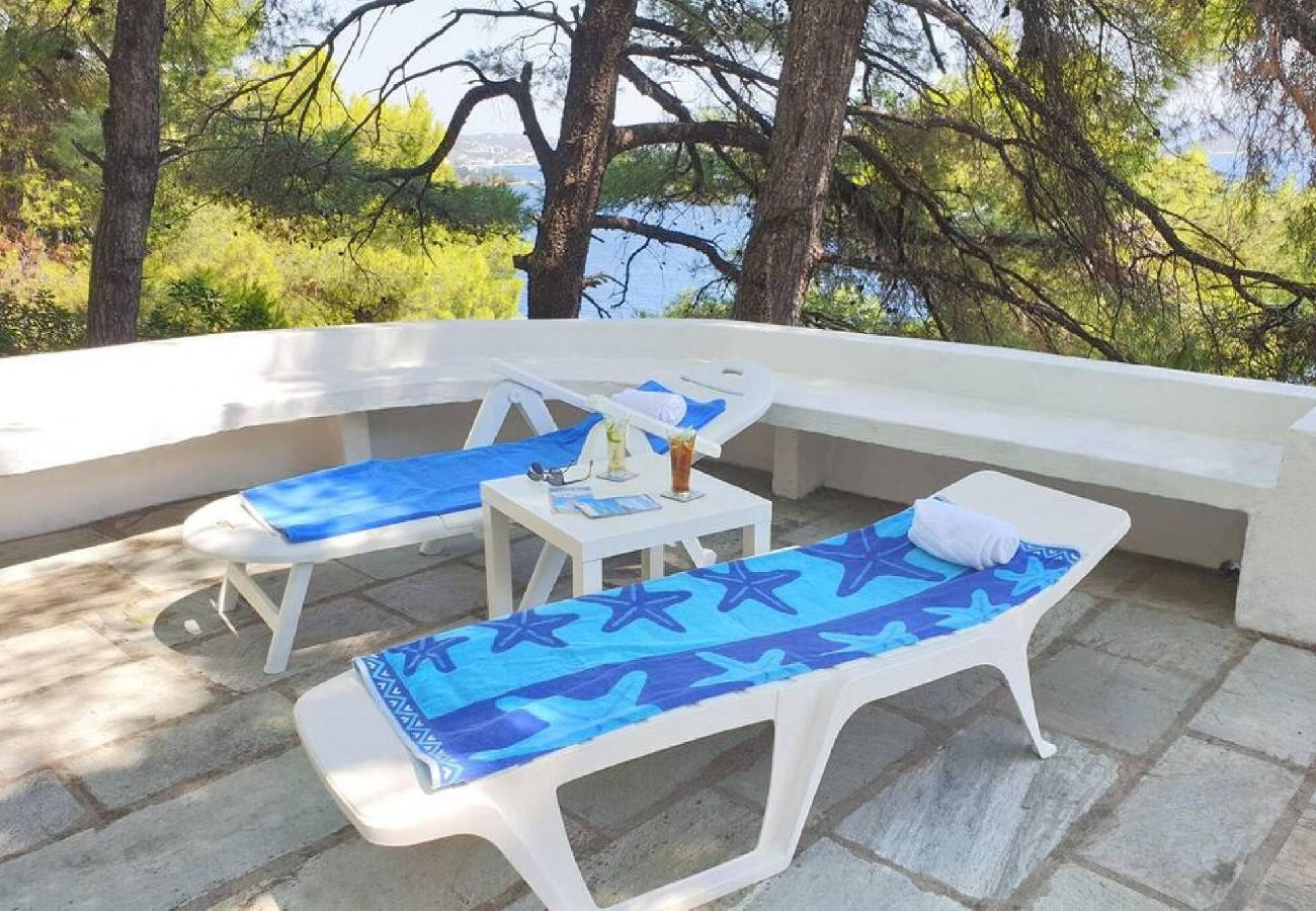 Villa in Skiathos - Villa Kochili  sea views and space for 6 guests 