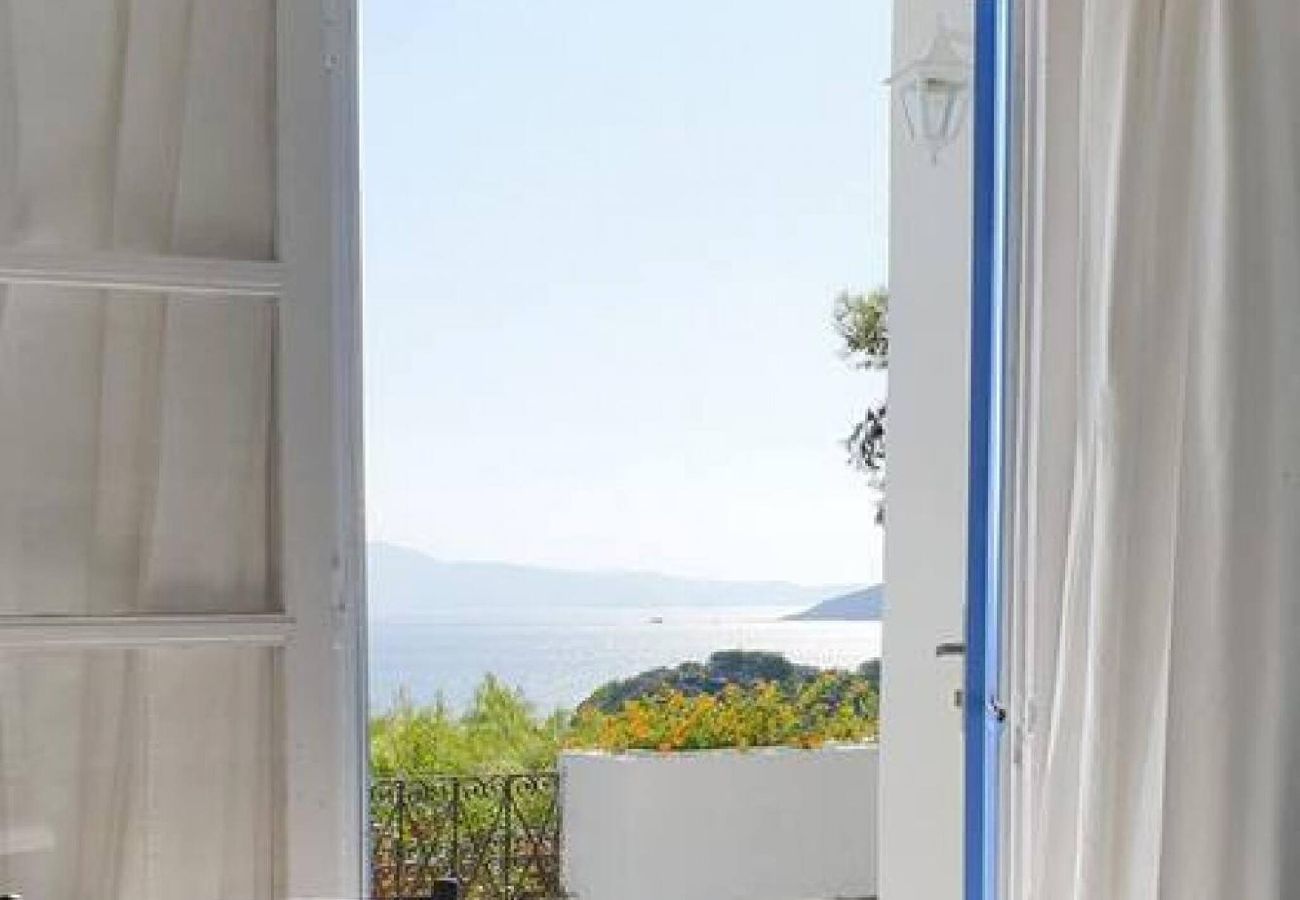 Villa in Skiathos - Villa Kochili  sea views and space for 6 guests 