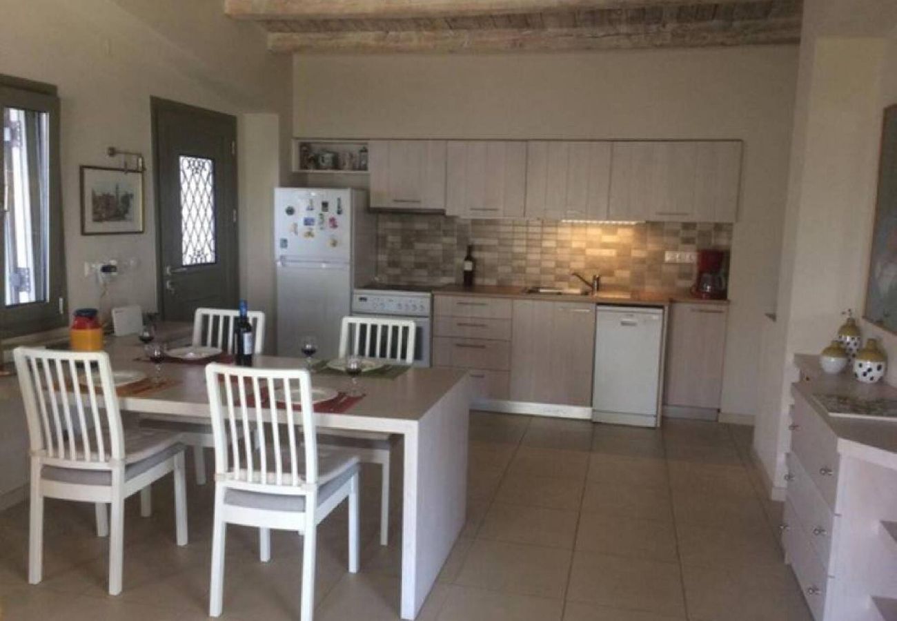 House in Skiathos - Eleni s Seaside house for 4  easy beach access 