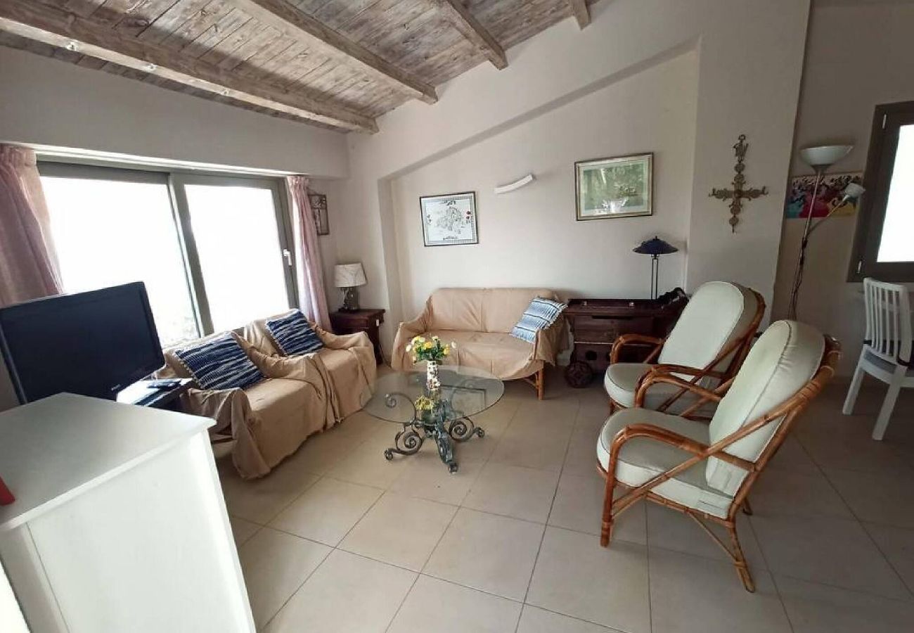 House in Skiathos - Eleni s Seaside house for 4  easy beach access 
