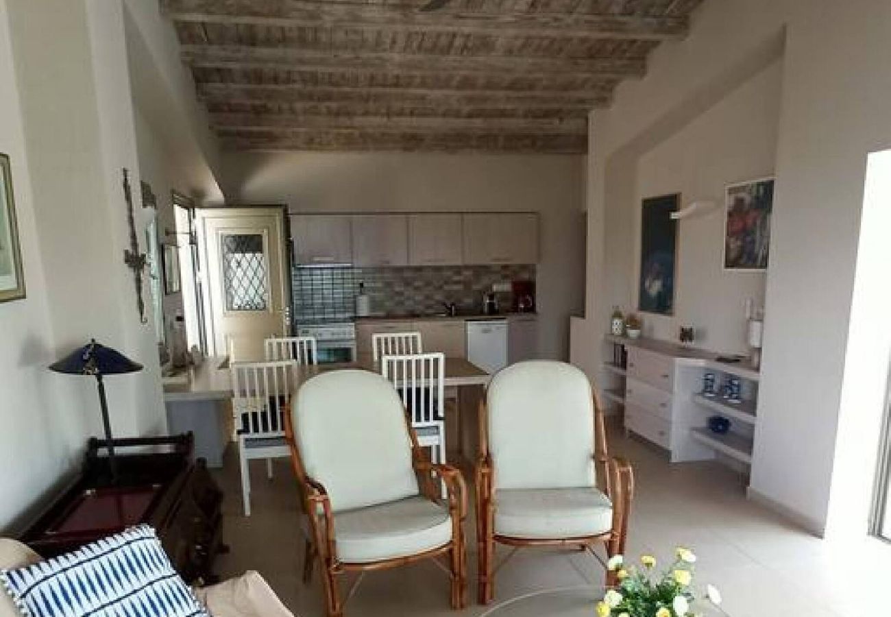 House in Skiathos - Eleni s Seaside house for 4  easy beach access 