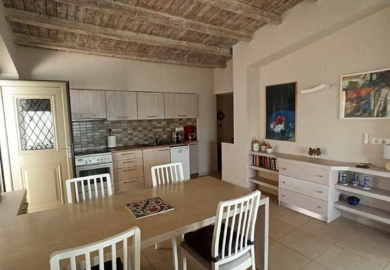 House in Skiathos - Eleni s Seaside house for 4  easy beach access 