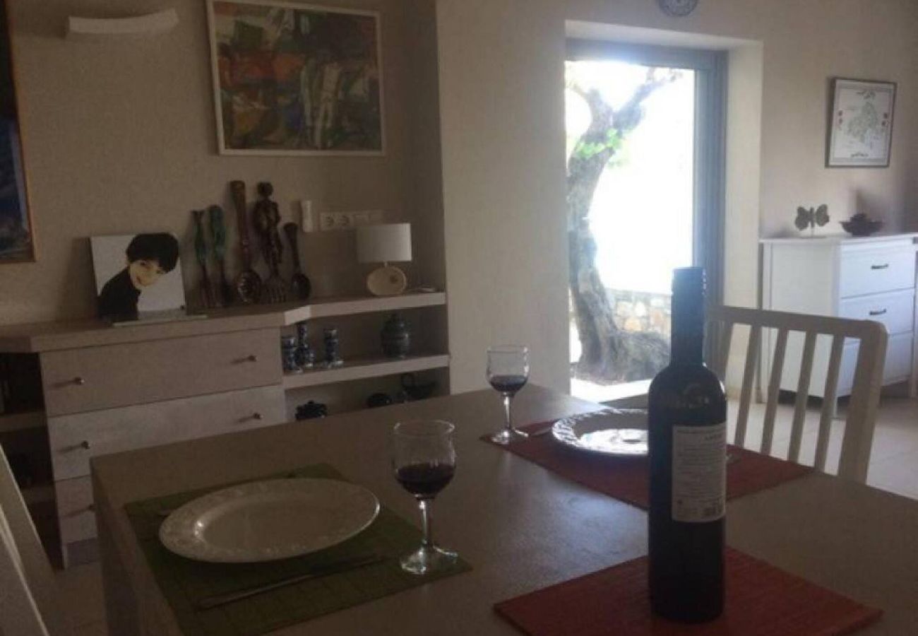 House in Skiathos - Eleni s Seaside house for 4  easy beach access 