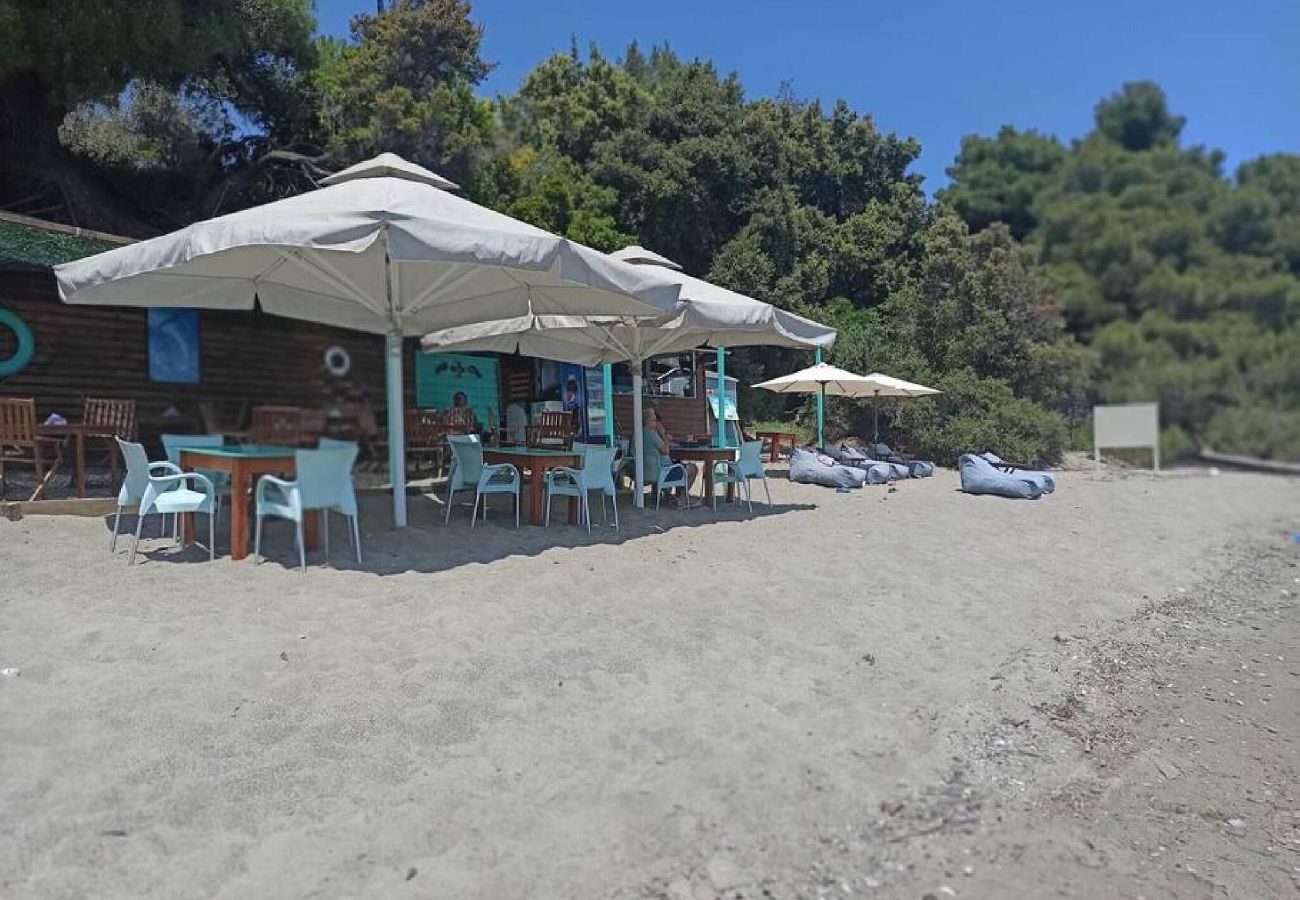 House in Skiathos - Eleni s Seaside house for 4  easy beach access 