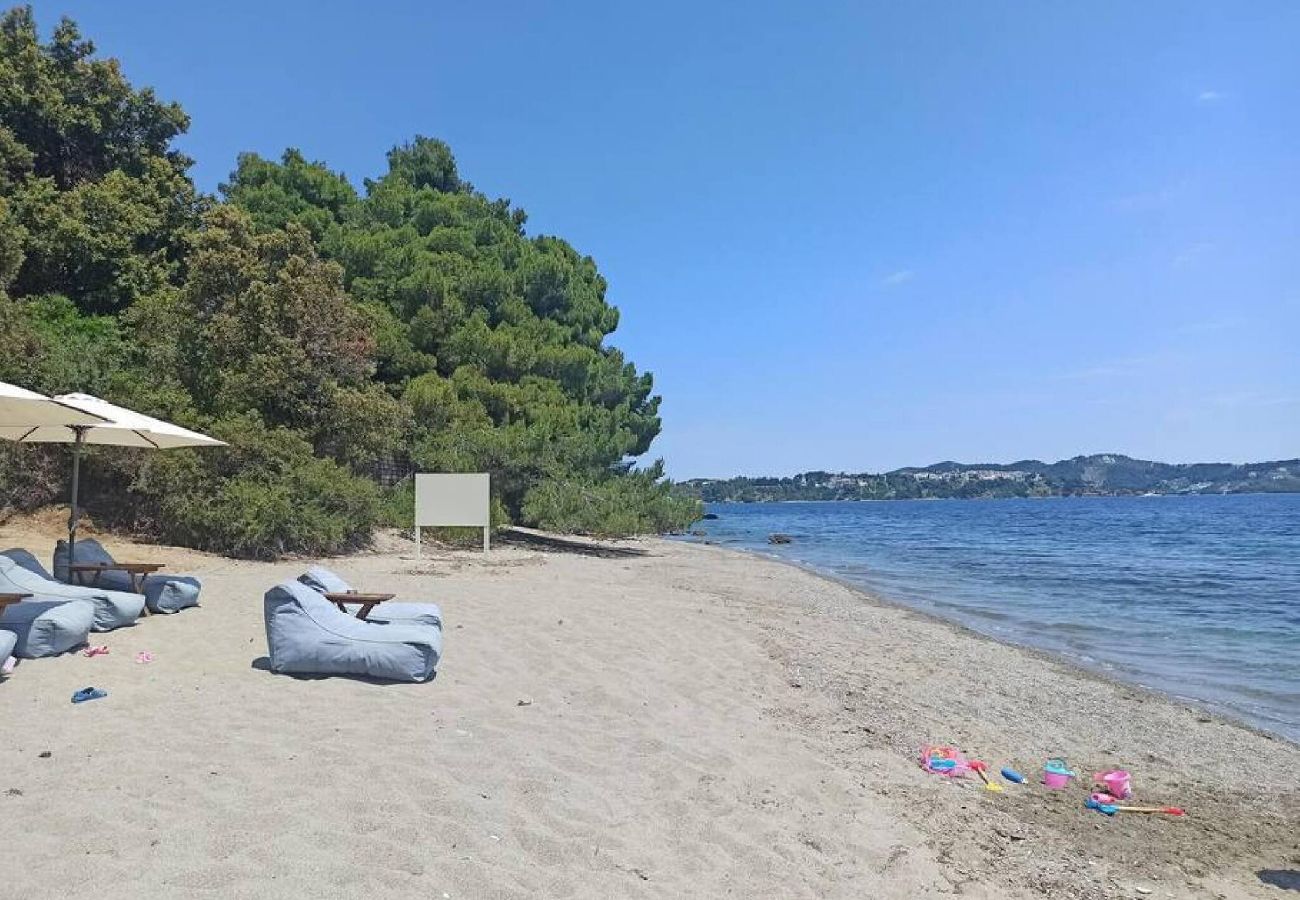 House in Skiathos - Eleni s Seaside house for 4  easy beach access 