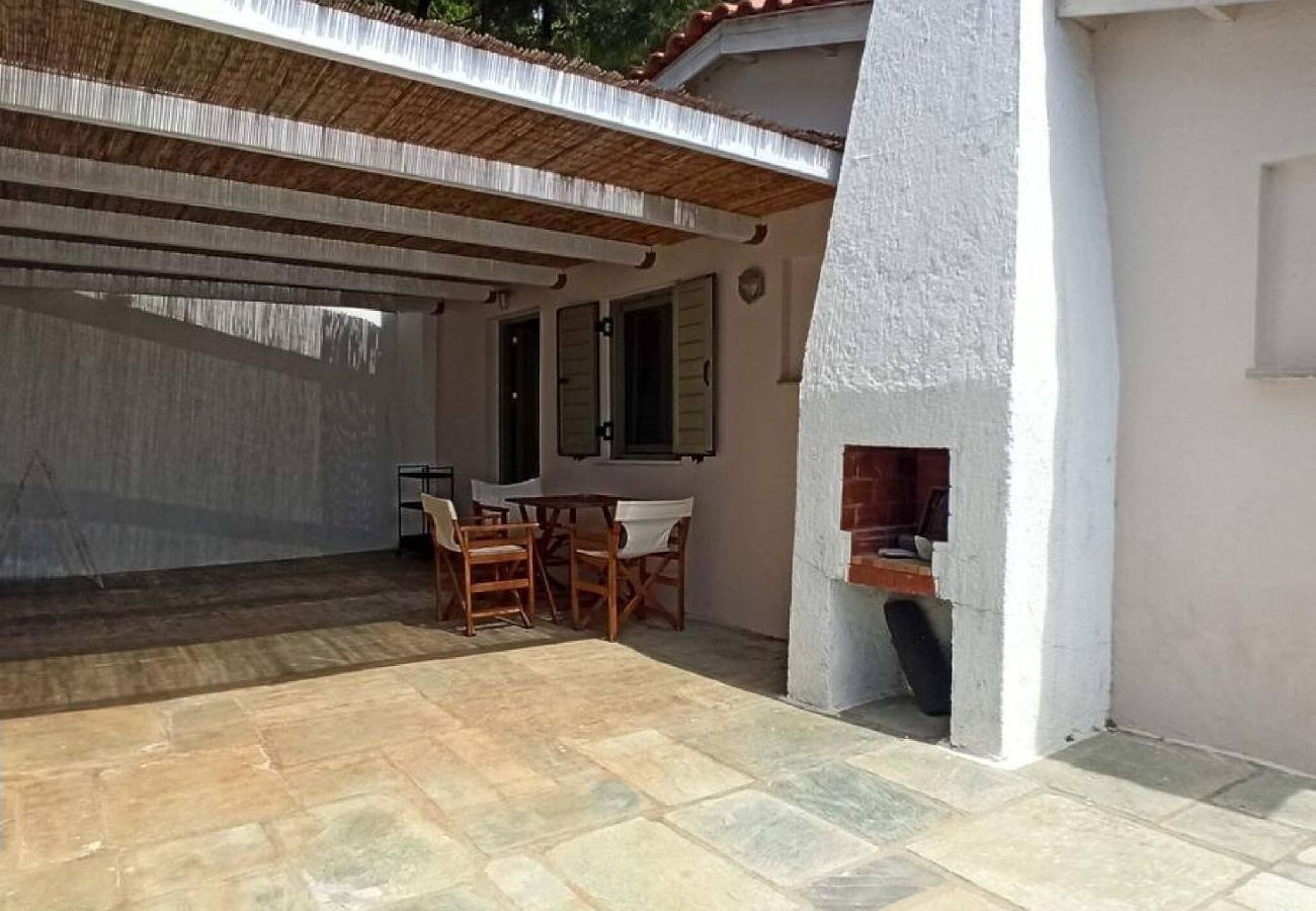 House in Skiathos - Eleni s Seaside house for 4  easy beach access 