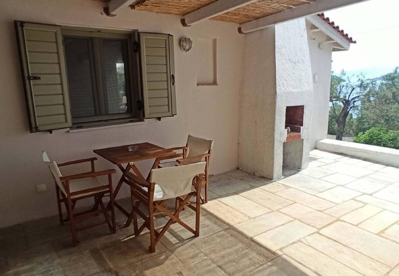 House in Skiathos - Eleni s Seaside house for 4  easy beach access 