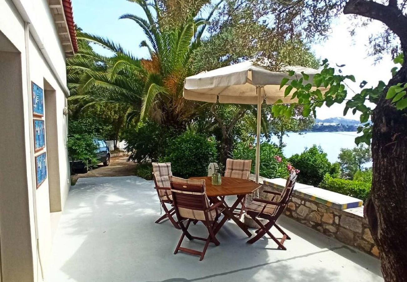 House in Skiathos - Eleni s Seaside house for 4  easy beach access 