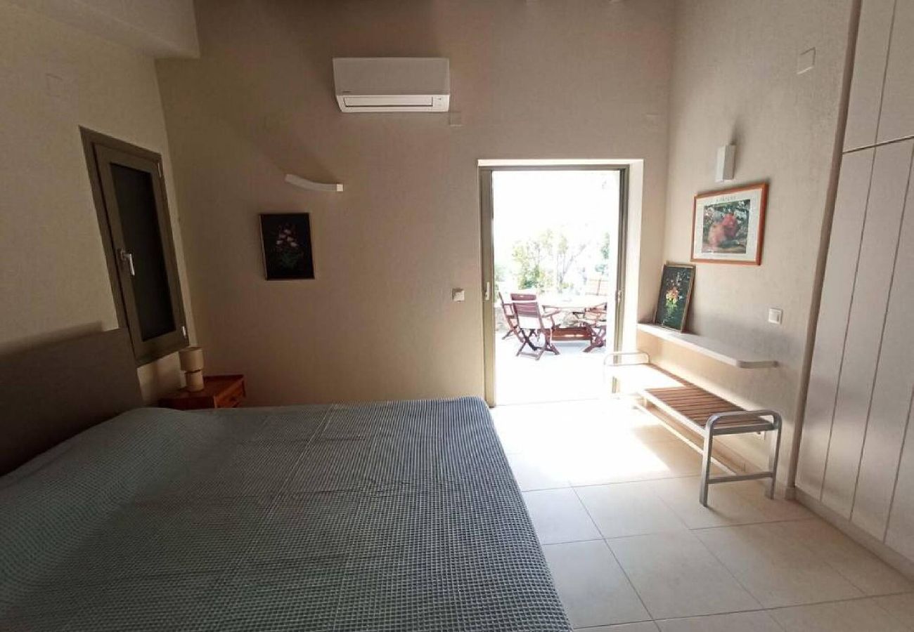 House in Skiathos - Eleni s Seaside house for 4  easy beach access 