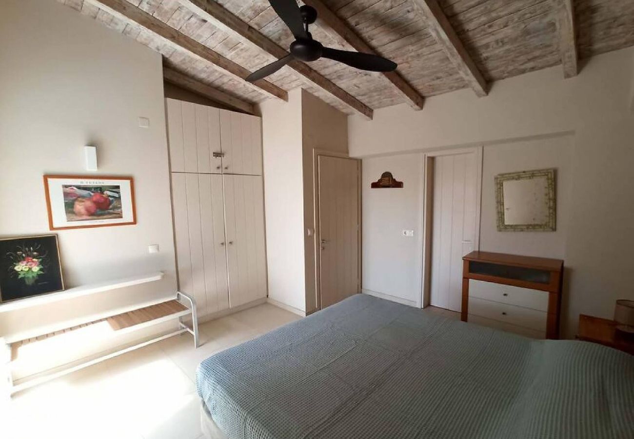 House in Skiathos - Eleni s Seaside house for 4  easy beach access 