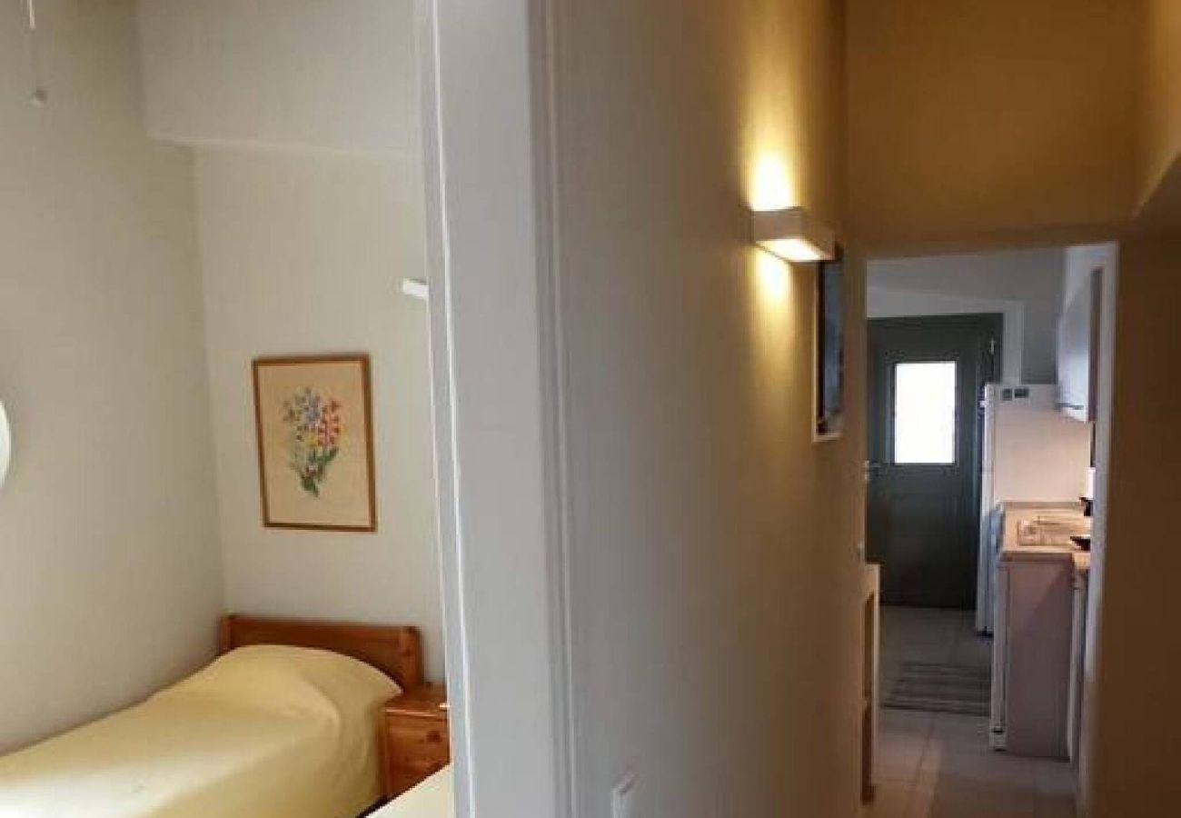House in Skiathos - Eleni s Seaside house for 4  easy beach access 
