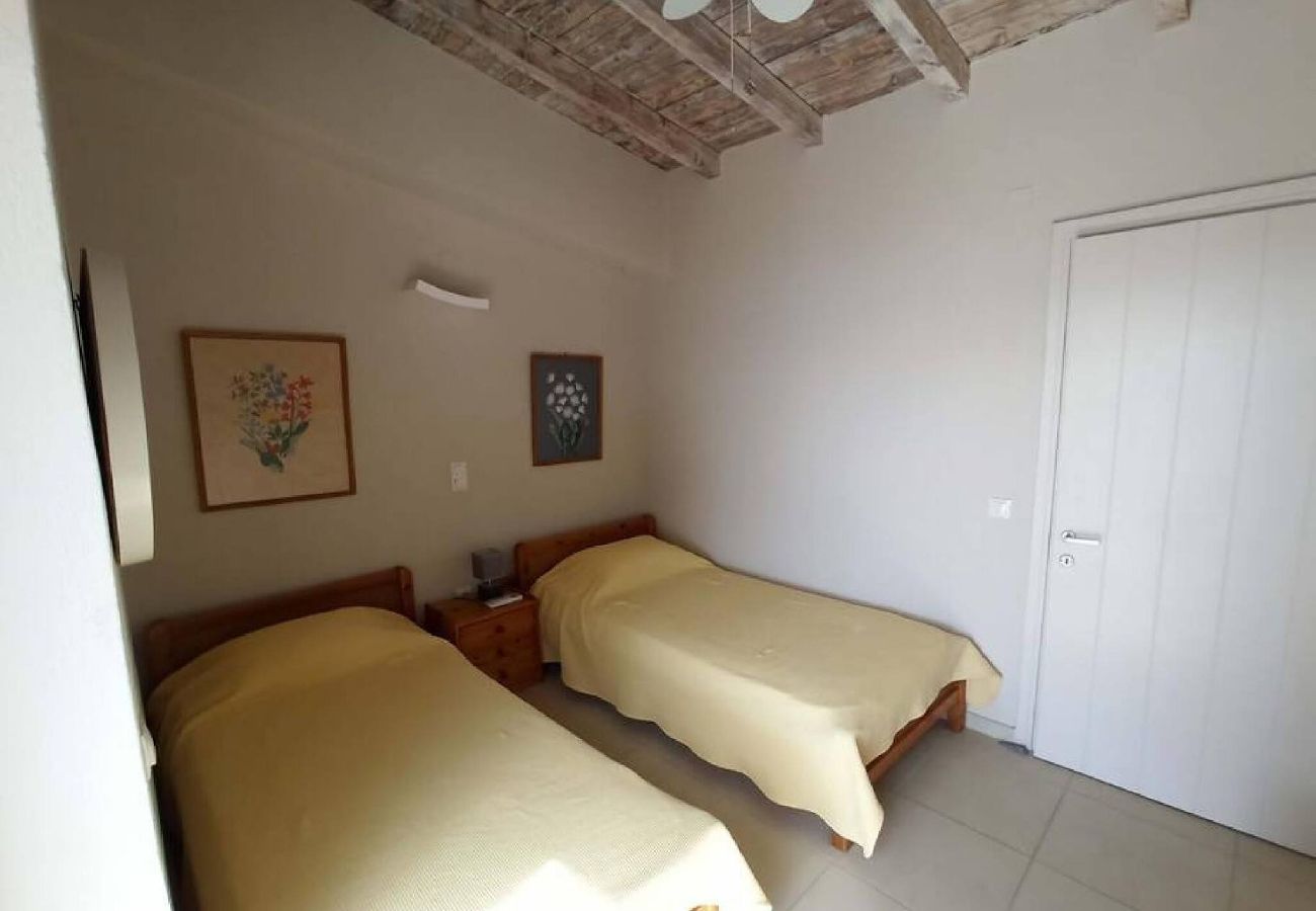 House in Skiathos - Eleni s Seaside house for 4  easy beach access 