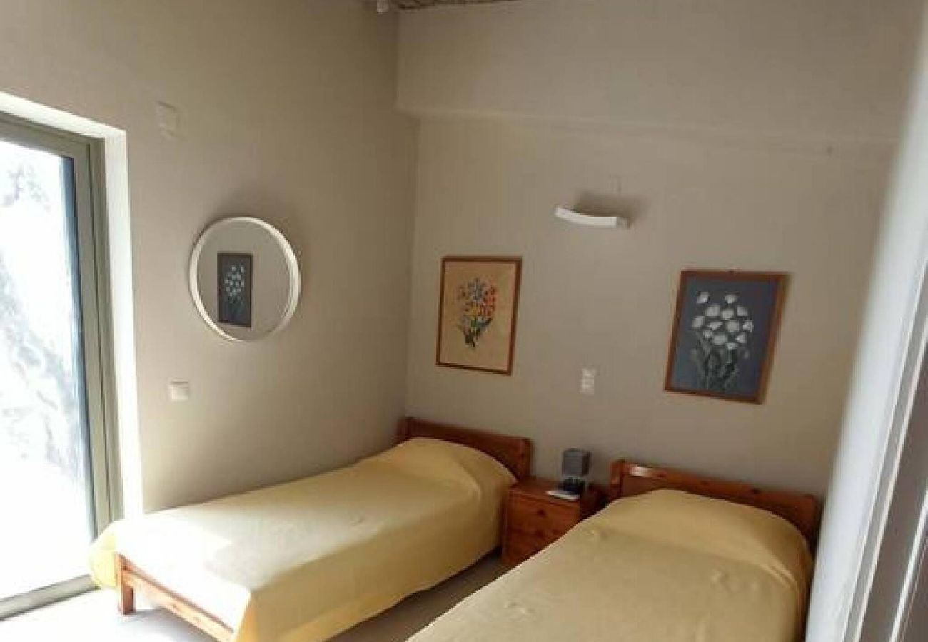House in Skiathos - Eleni s Seaside house for 4  easy beach access 