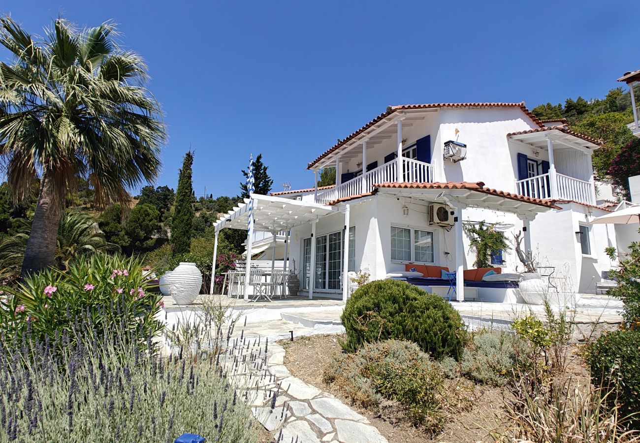 Villa in Skiathos - Lovely villa for 6 with stunning sea views 