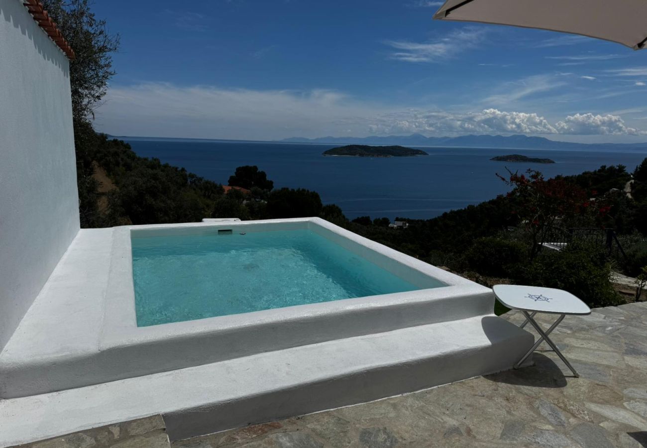 Villa in Skiathos - Lovely villa for 6 with stunning sea views 